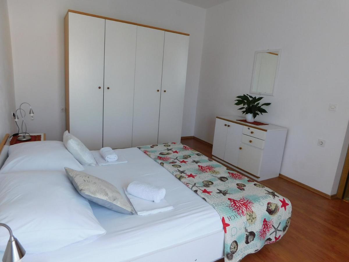 Apartmani Salus Pag Town Bagian luar foto