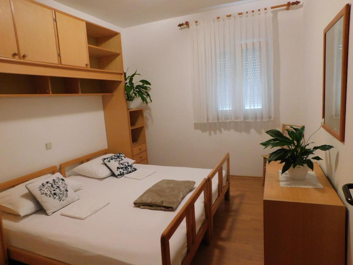 Apartmani Salus Pag Town Bagian luar foto