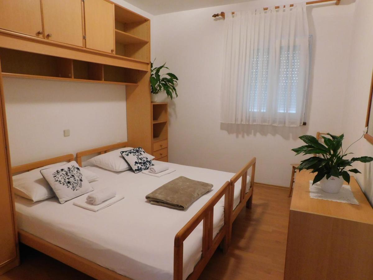 Apartmani Salus Pag Town Bagian luar foto