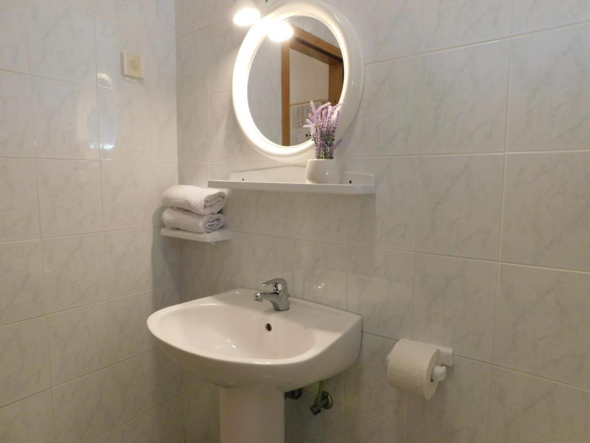 Apartmani Salus Pag Town Bagian luar foto