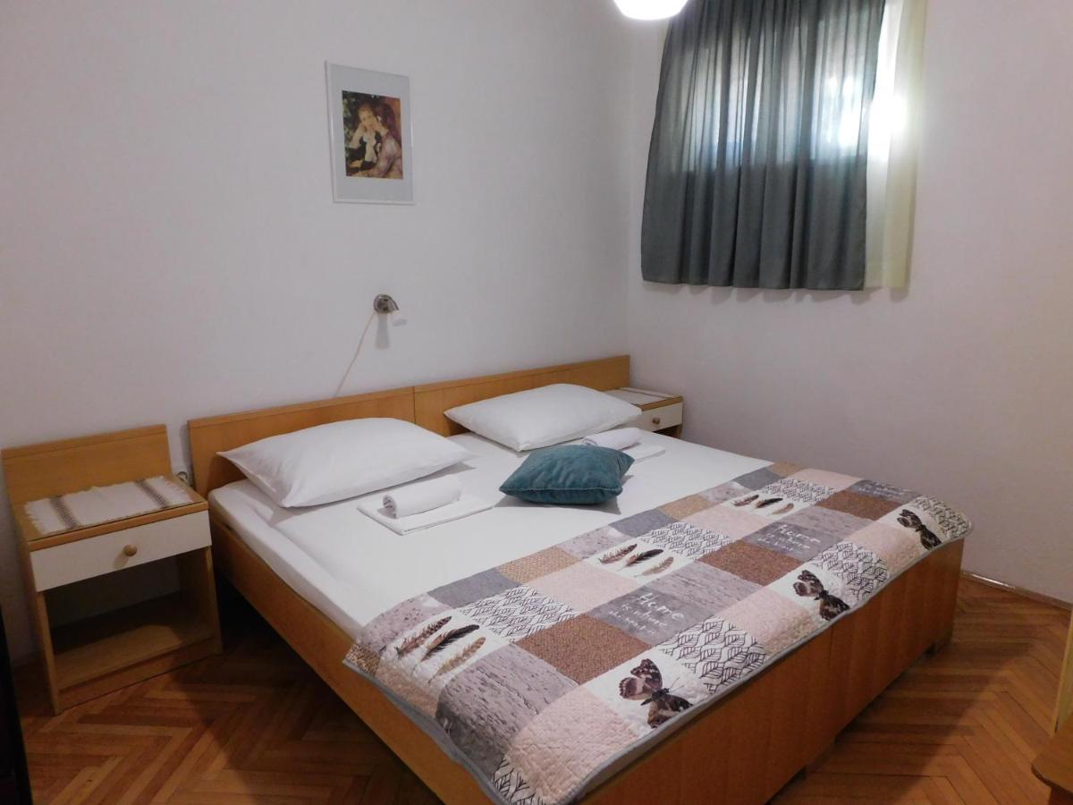 Apartmani Salus Pag Town Bagian luar foto