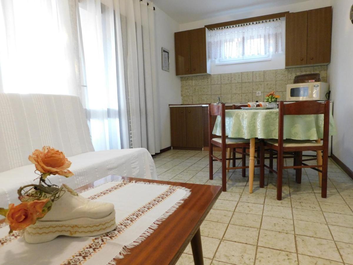 Apartmani Salus Pag Town Bagian luar foto
