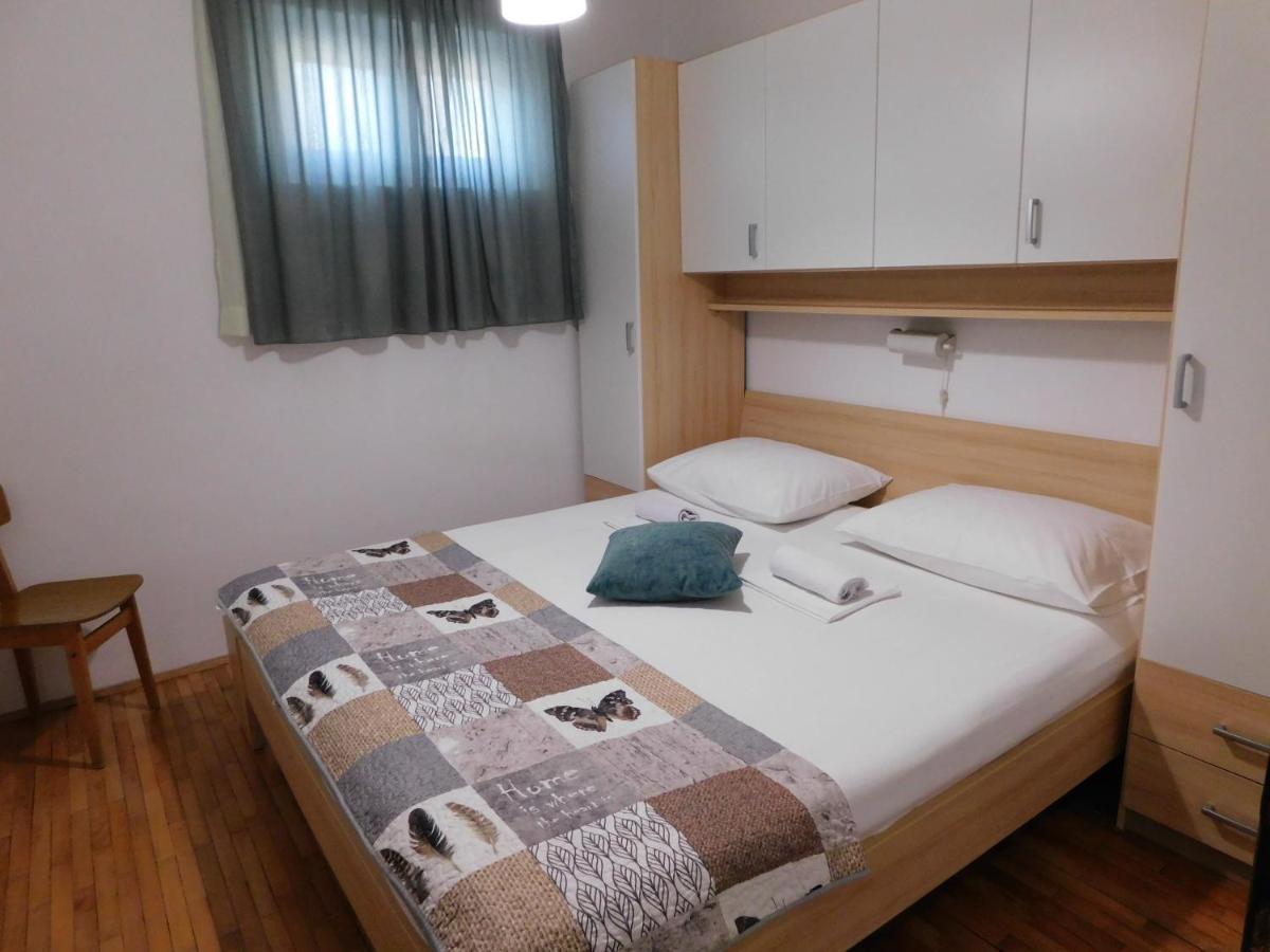 Apartmani Salus Pag Town Bagian luar foto