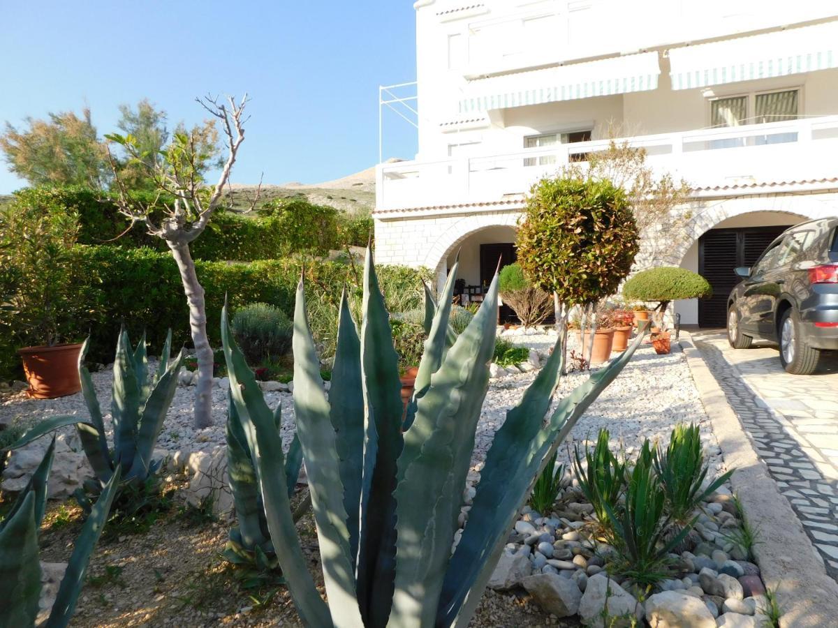 Apartmani Salus Pag Town Bagian luar foto