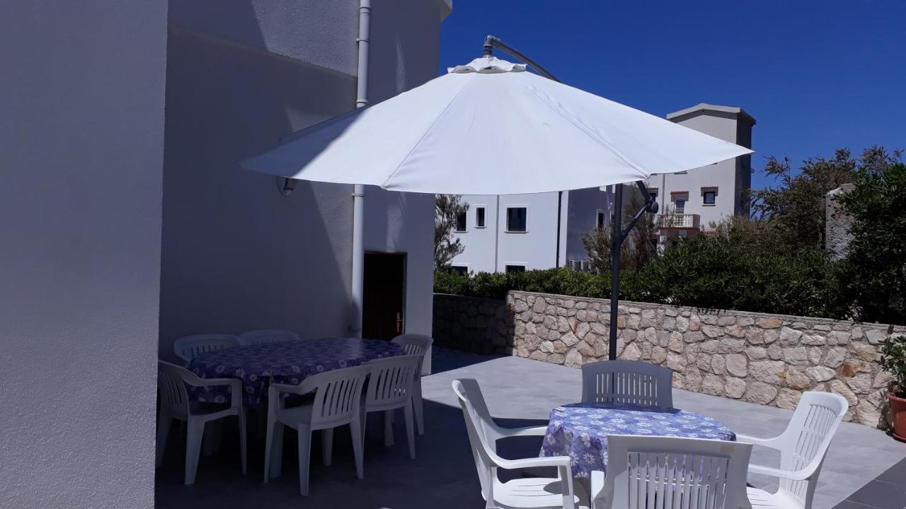Apartmani Salus Pag Town Bagian luar foto