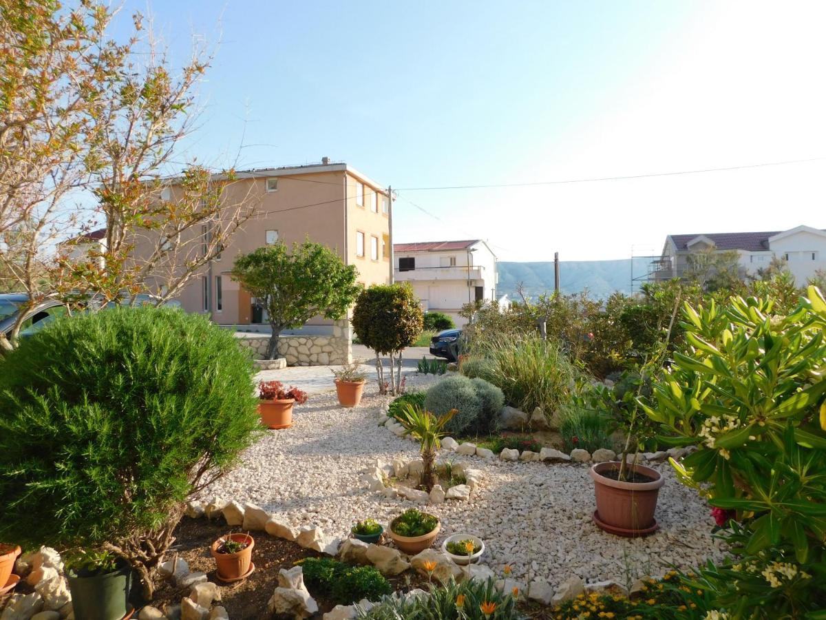 Apartmani Salus Pag Town Bagian luar foto