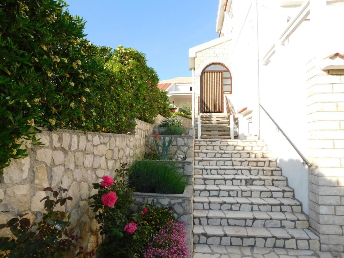 Apartmani Salus Pag Town Bagian luar foto