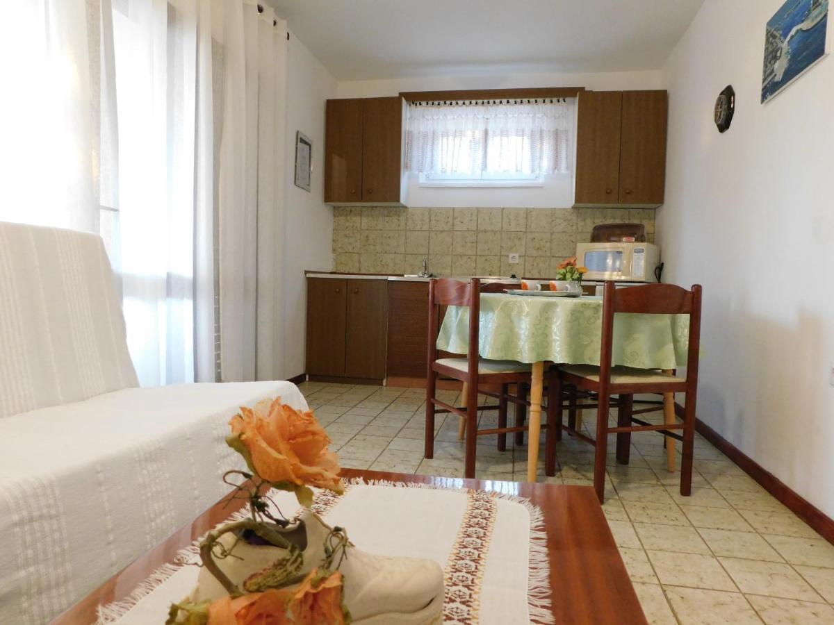 Apartmani Salus Pag Town Bagian luar foto
