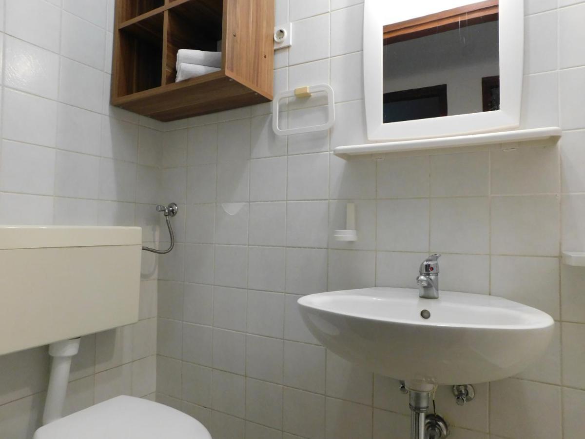 Apartmani Salus Pag Town Bagian luar foto